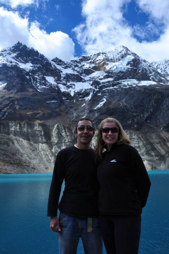 Laguna a 4.400 m de altitude, aos pés do Alpamayo, no trekking Santa Cruz, na Cordillera Blanca, região de Huaraz, no Peru